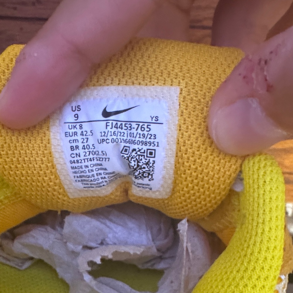 Nike Vomero 5 Yellow - Picture 2 of 5